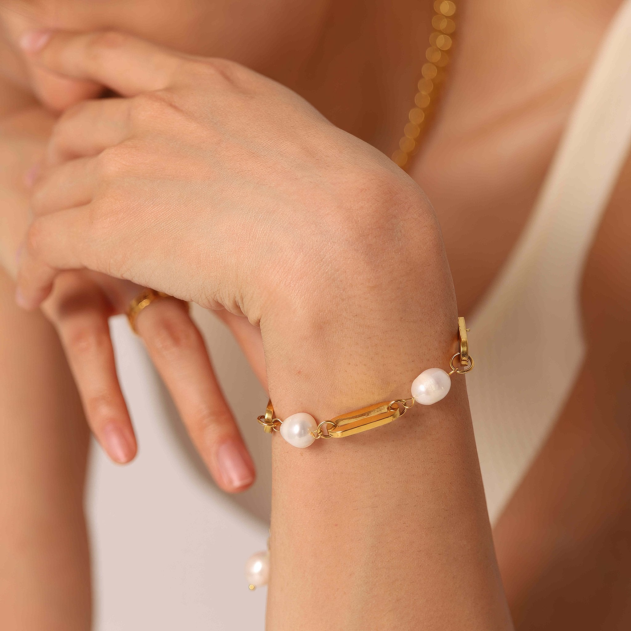 Baroque Pearl Bracelet with Rectangular Chain Spacers - Nobbier - Bracelet - 18K Gold And Titanium PVD Coated Jewelry