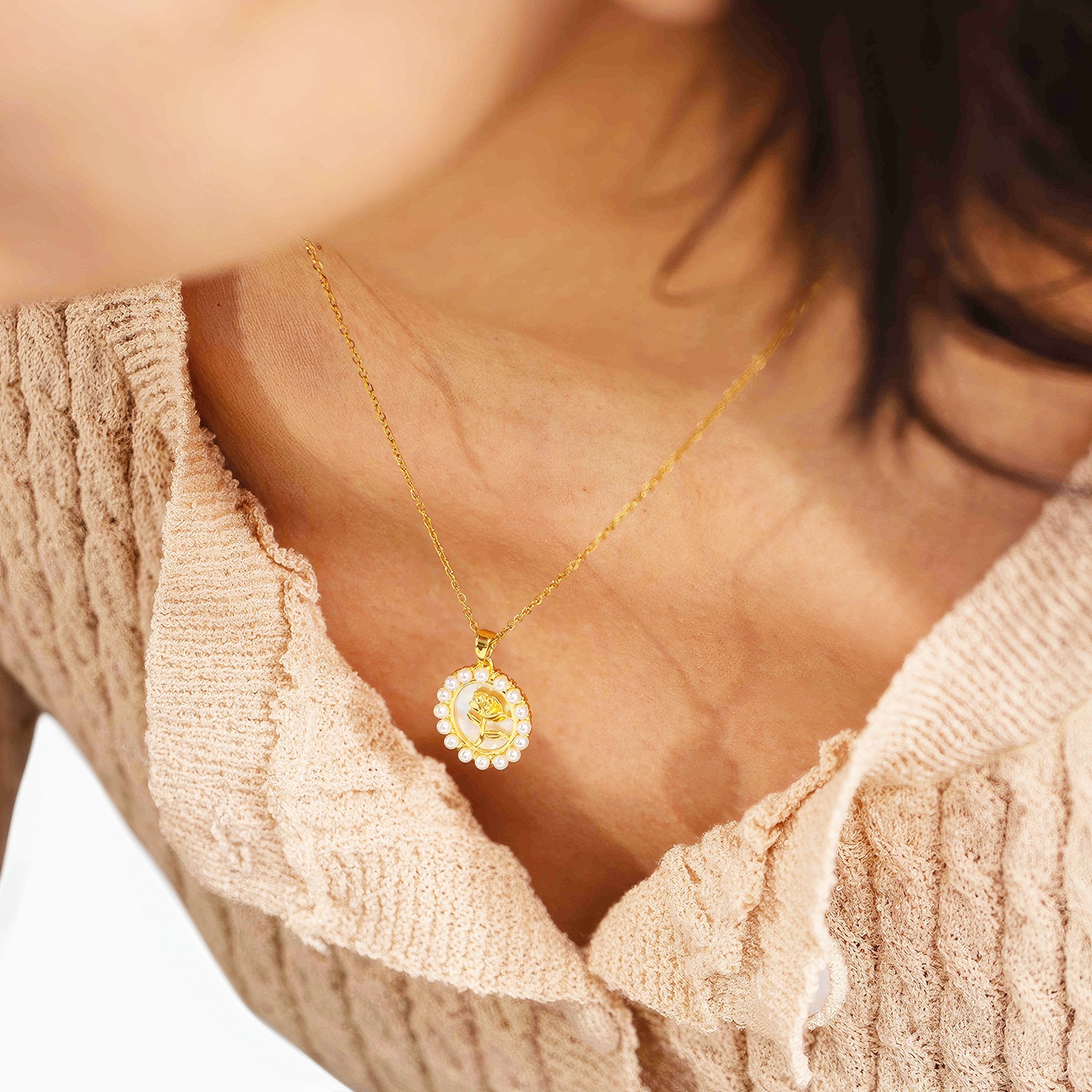 Inlaid Pearl Flower Pendant Necklace - Nobbier - Necklace - 18K Gold And Titanium PVD Coated Jewelry