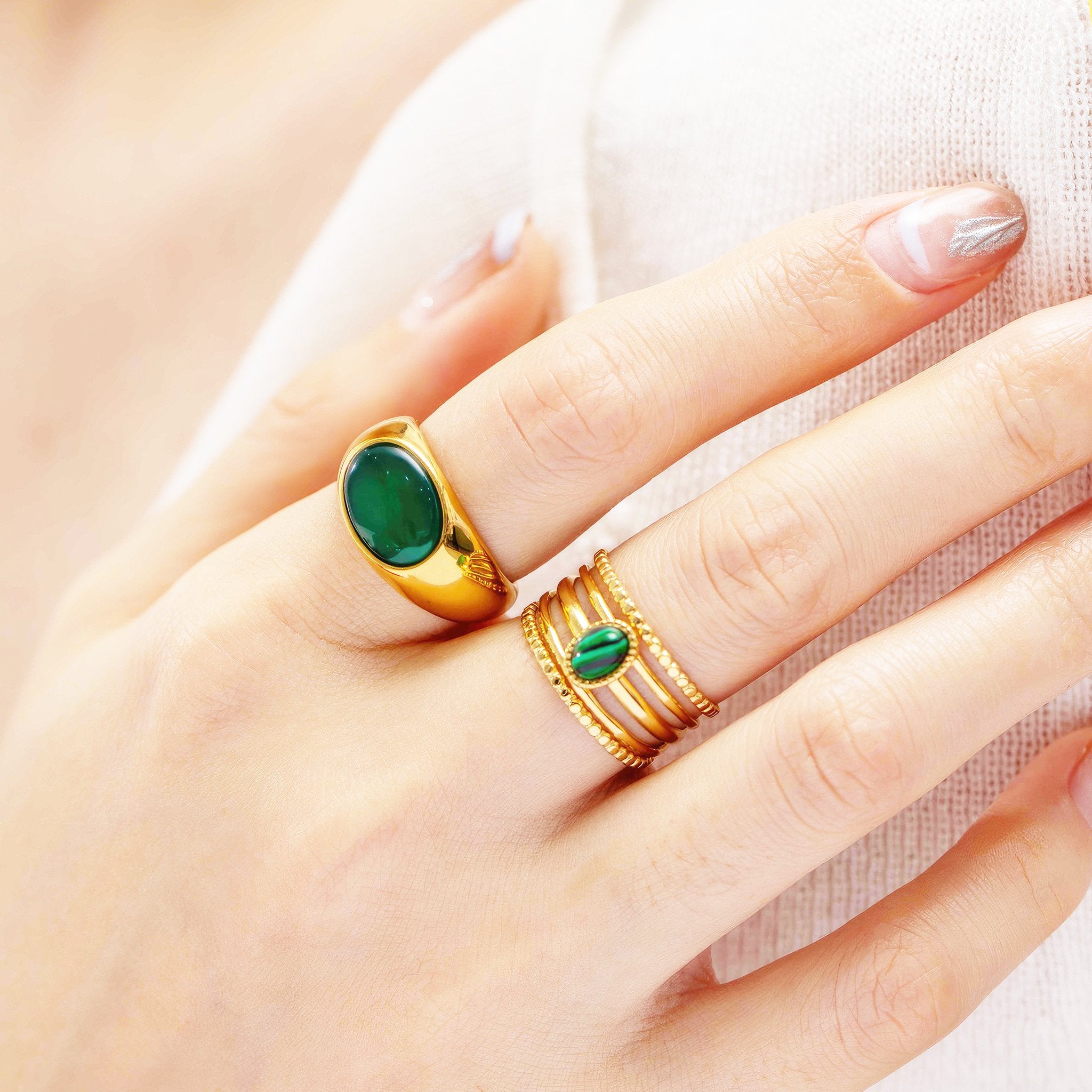 Oval Ring with Natural Chrysoprase - Nobbier - Ring - 18K Gold And Titanium PVD Coated Jewelry