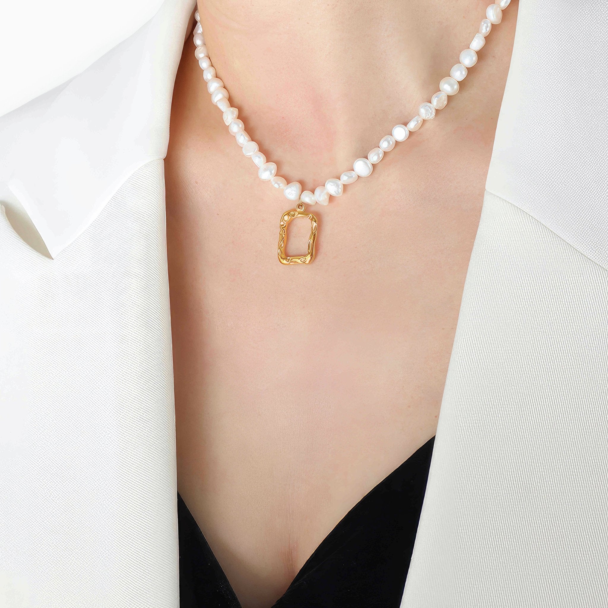 Pearl & 18K Gold Necklace with Square Embossed Design - Nobbier - Gold Necklace - 18K Gold And Titanium PVD Coated Jewelry