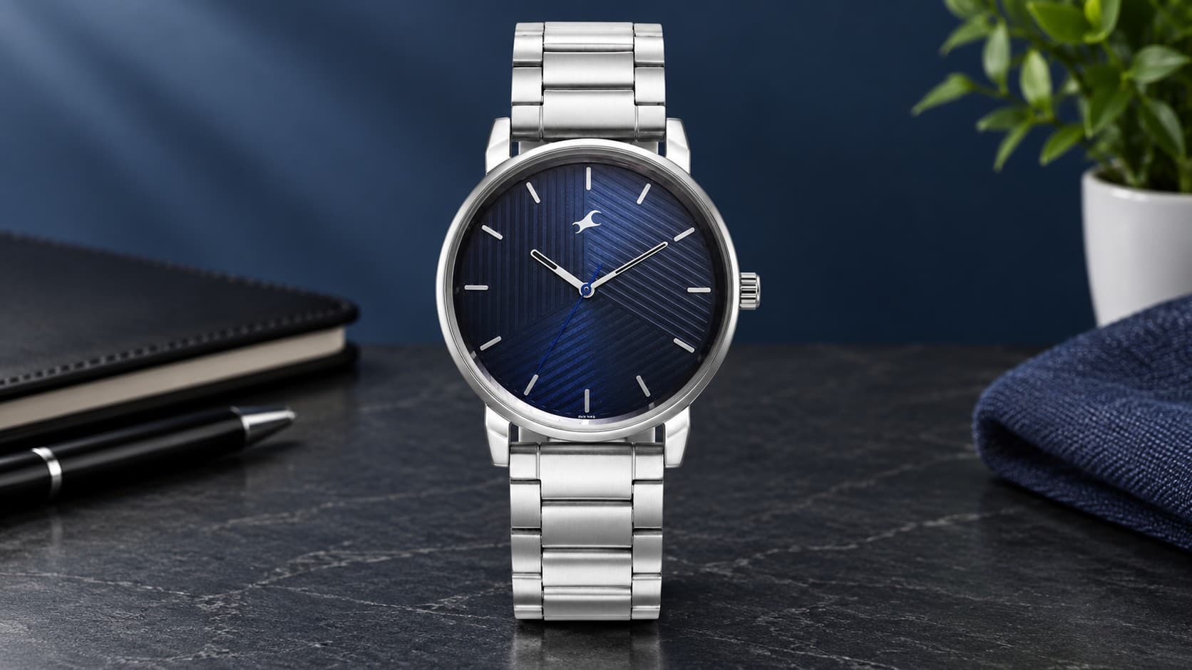 Fastrack Stunners men's watch with blue dial and stainless steel strap