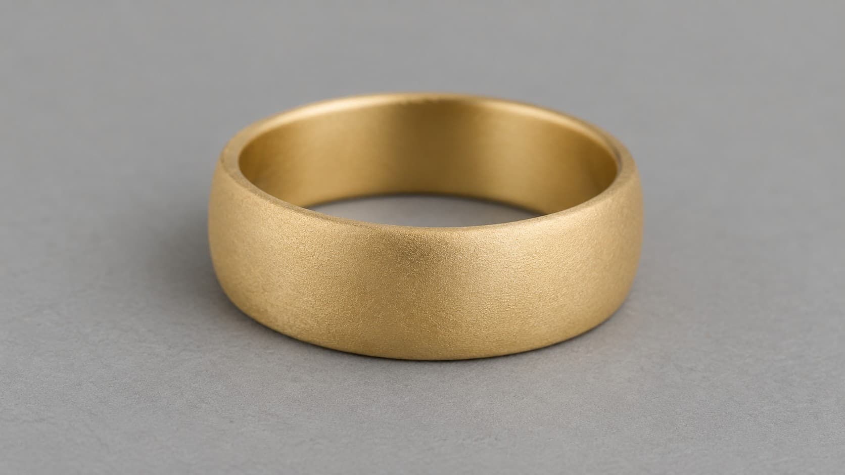 Gold ring with a matte non-reflective finish