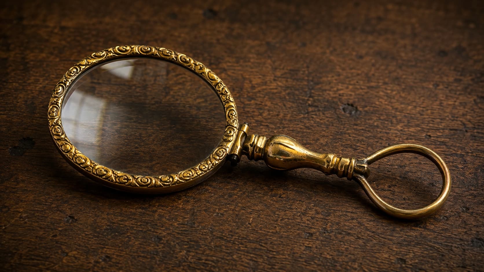 Antique gold quizzing glass with an ornate engraved handle