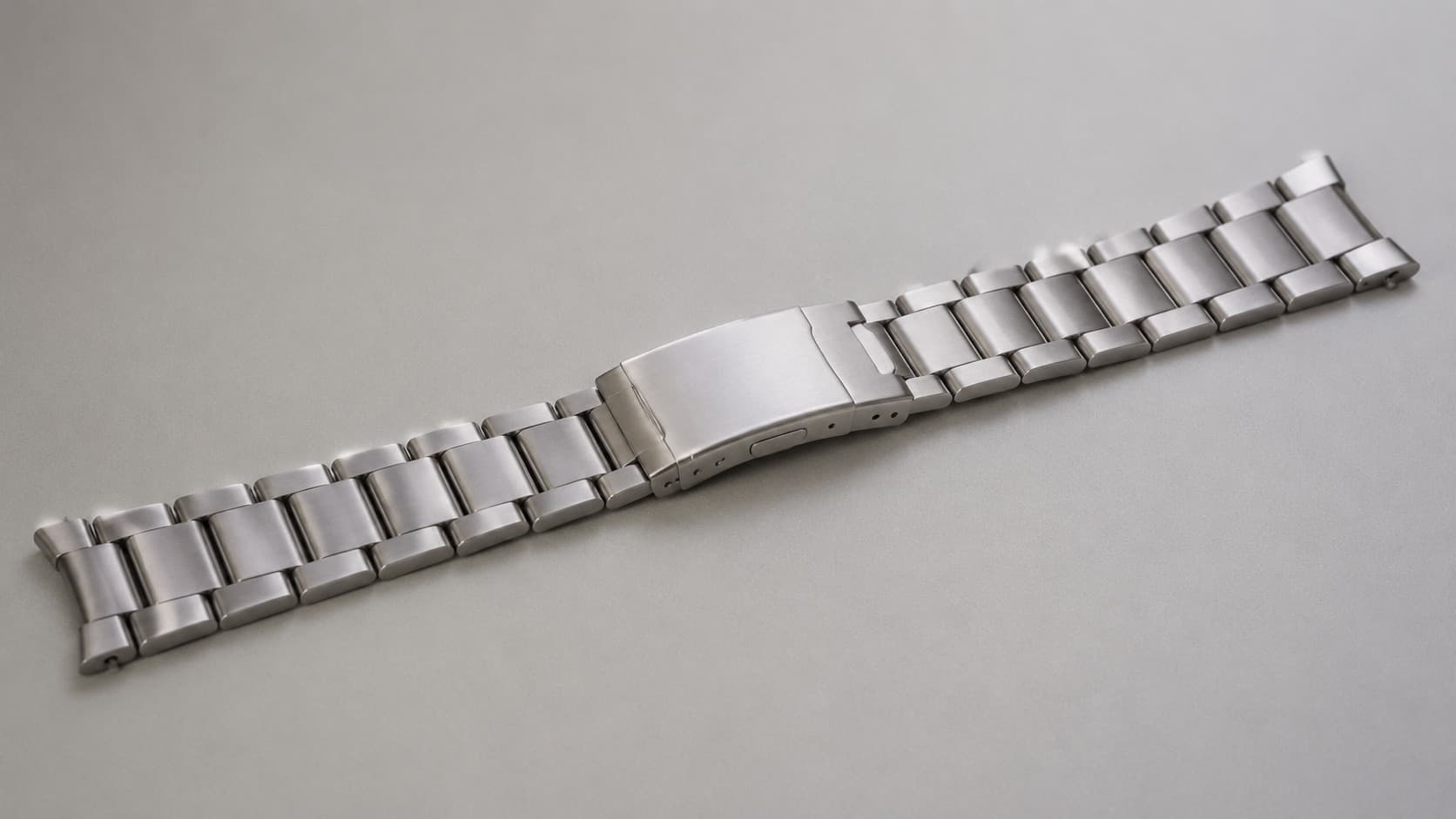 Stainless steel watch bracelet with clasp and metal links